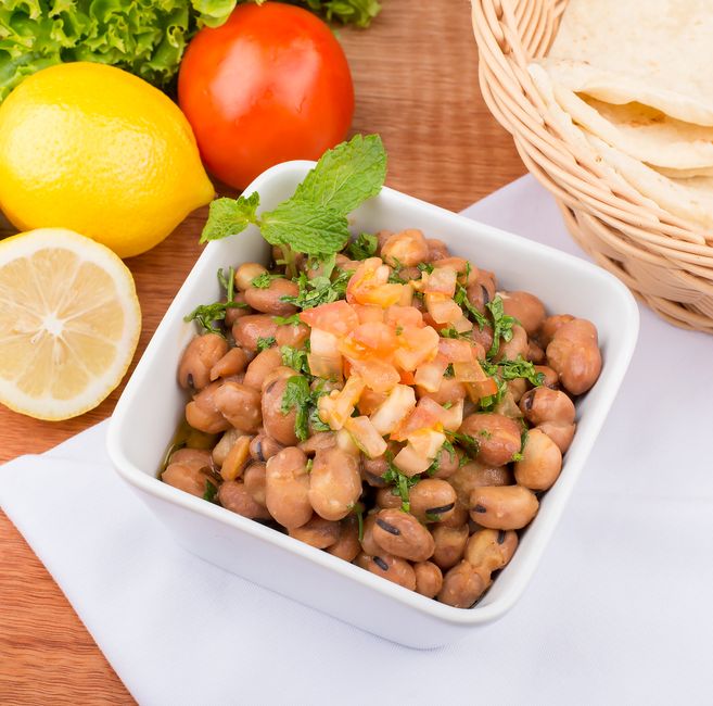 Mediterranean White Bean Salad: A Protein-Rich Vegetarian Dish for Healthy Eating