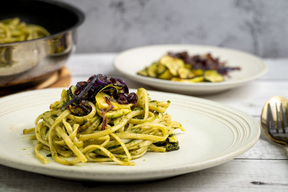 Zucchini Noodles with Basil Pesto: A Fresh and Light Vegetarian Favorite