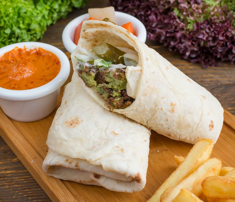 Crispy Falafel Wraps with Tahini Sauce: A Street Food Favorite Made Vegetarian